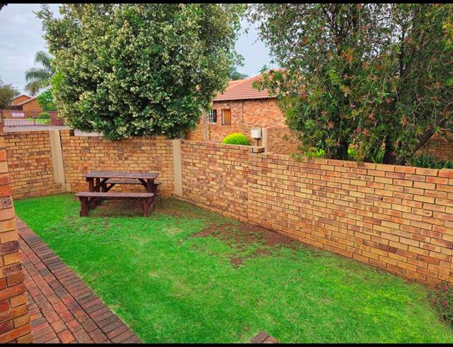 2 BEDROOM TOWNHOUSE FOR SALE IN WILLOWBROOK